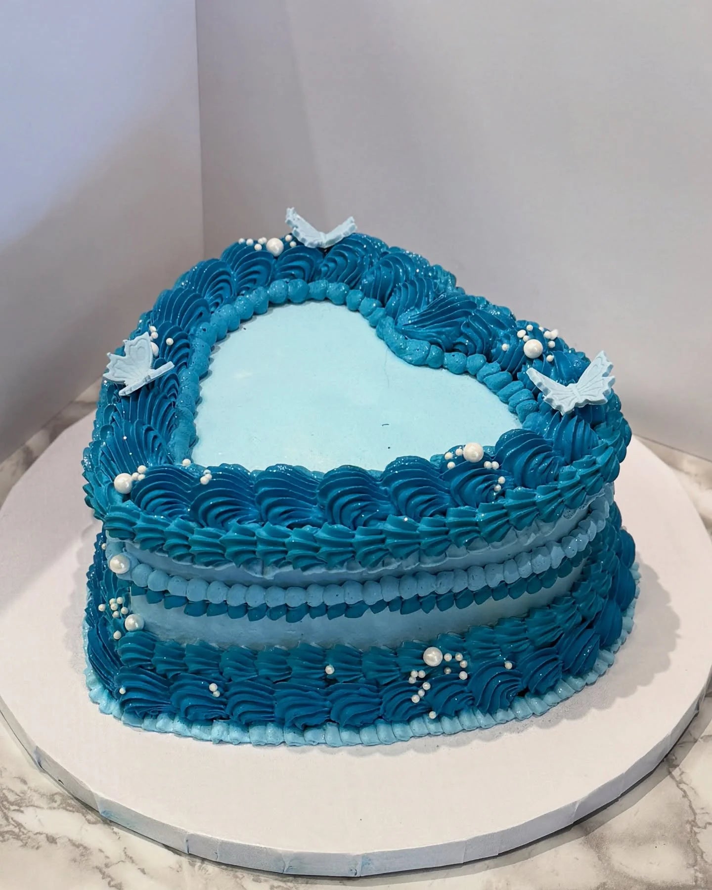 Blue Heart Elegance Cake – Elegant Heart-Shaped Birthday & Celebration Cake